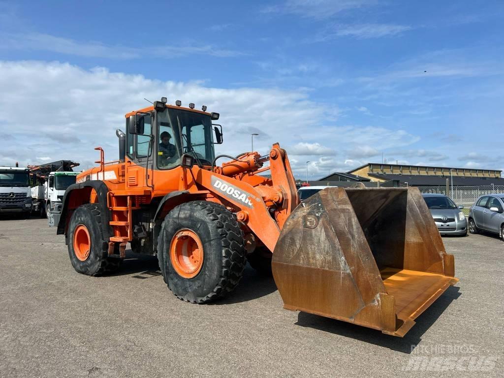 Doosan dl 300 Gumikerekes homlokrakodók