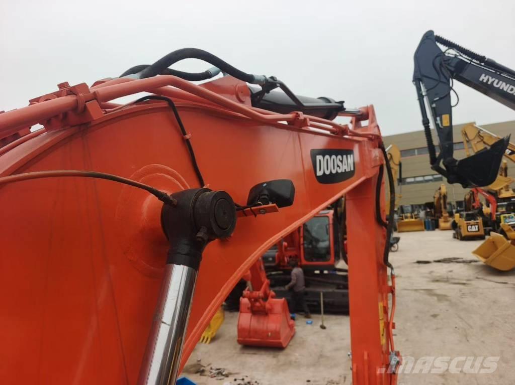 Doosan DX 140 Lánctalpas kotrók