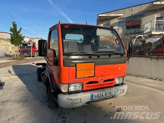 Nissan Cabstar E Transporterek
