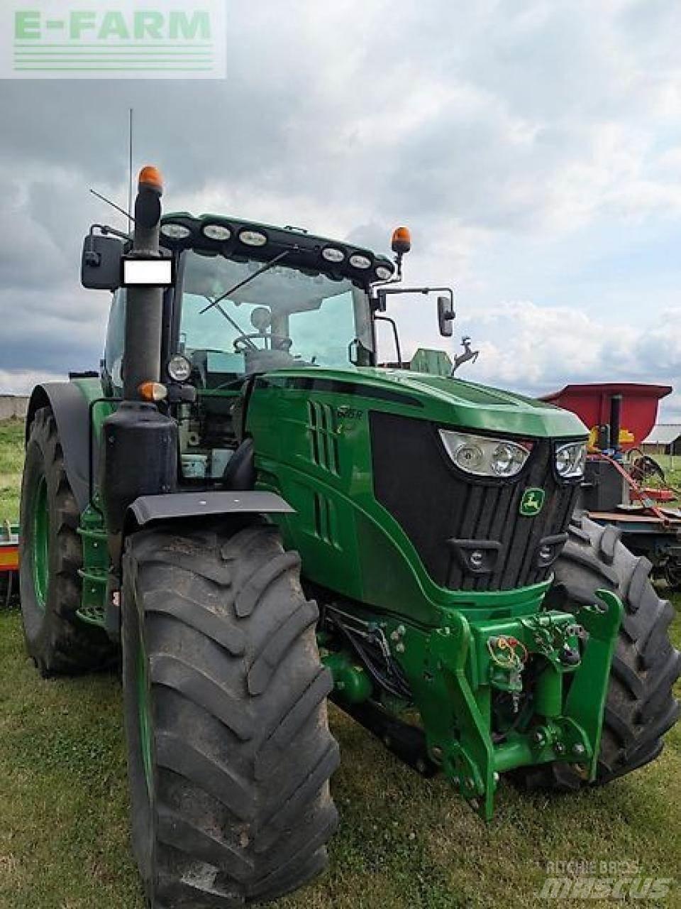 John Deere 6215 r Traktorok