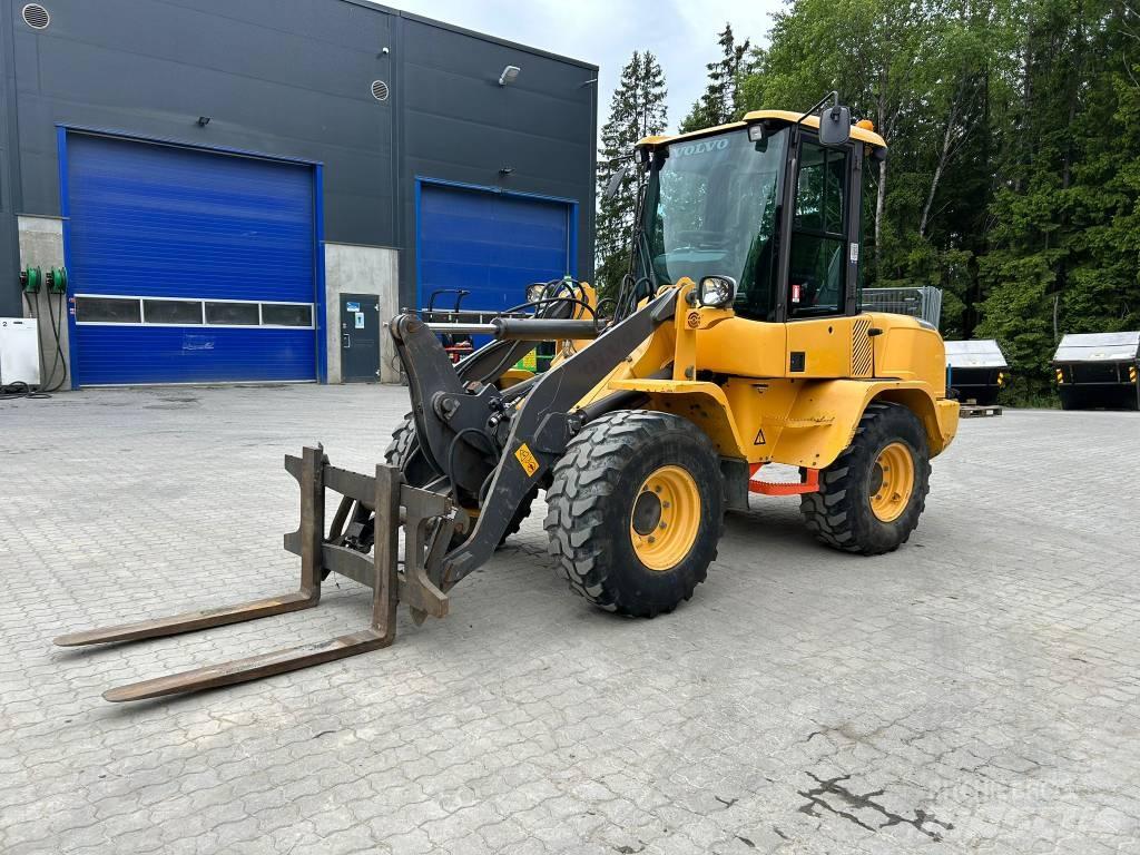 Volvo L 30 G Gumikerekes homlokrakodók