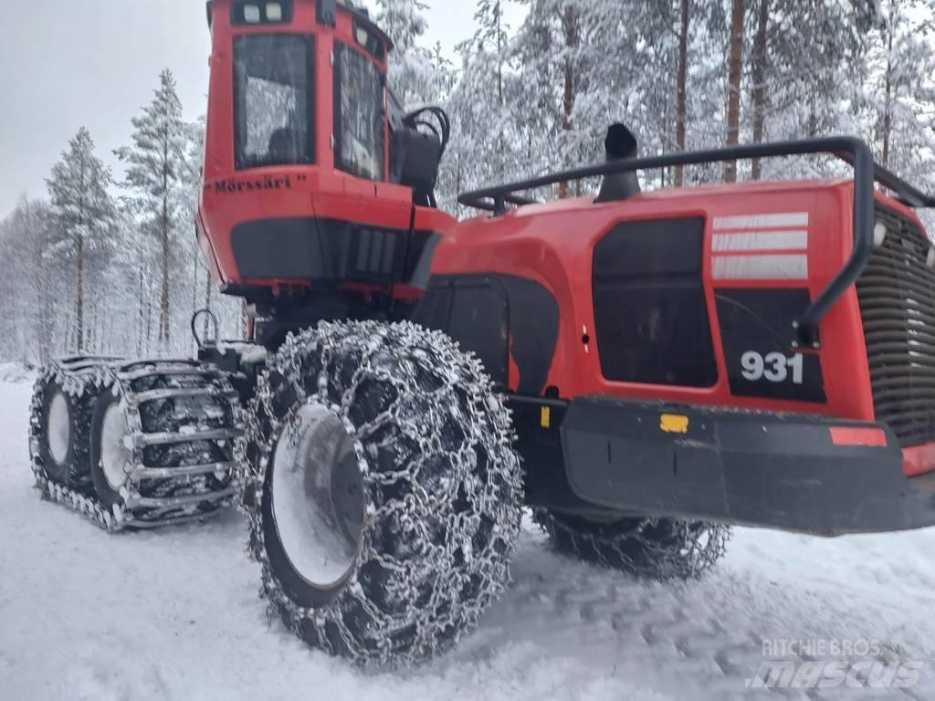 Komatsu 931 Betakarítók