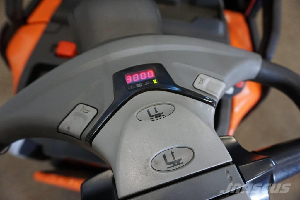 Toyota SPE200D Gyalogkíséretű targonca