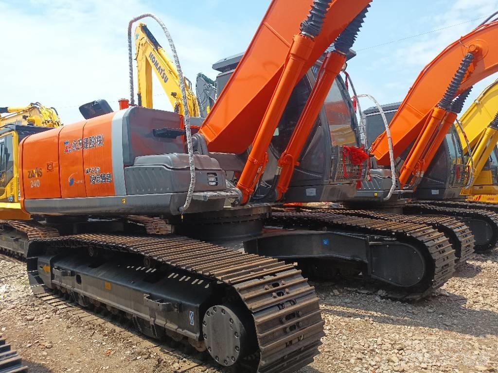 Hitachi ZX 240 Lánctalpas kotrók