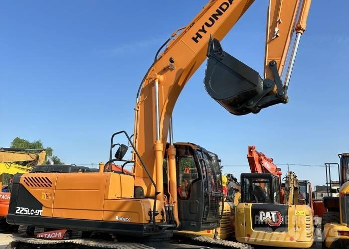 Hyundai 225 Lánctalpas kotrók