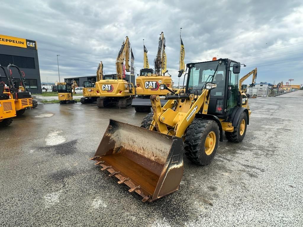 CAT 906 M Gumikerekes homlokrakodók