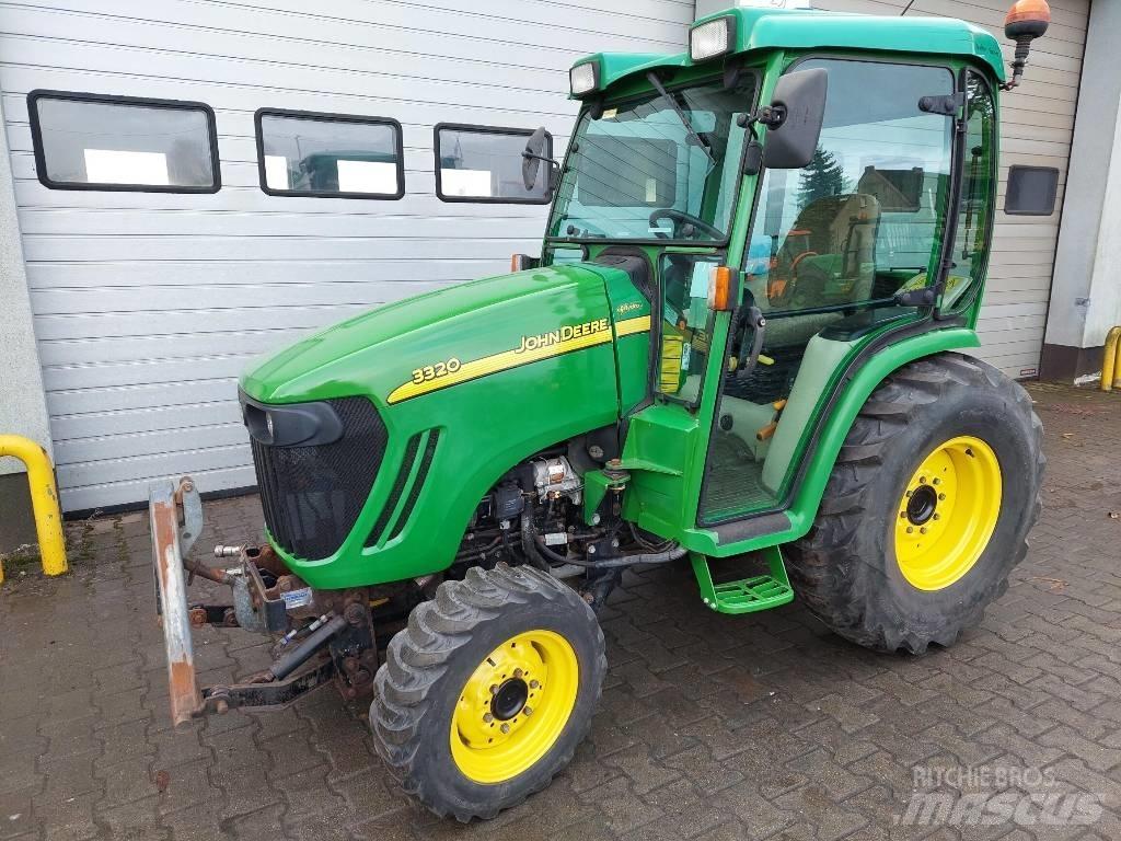 John Deere 3320 Kompakt traktorok