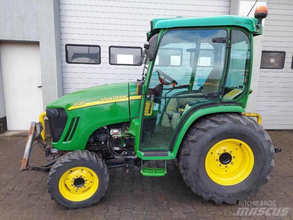 John Deere 3320 Kompakt traktorok