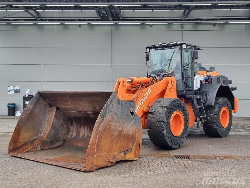 Hitachi ZW 250 Gumikerekes homlokrakodók
