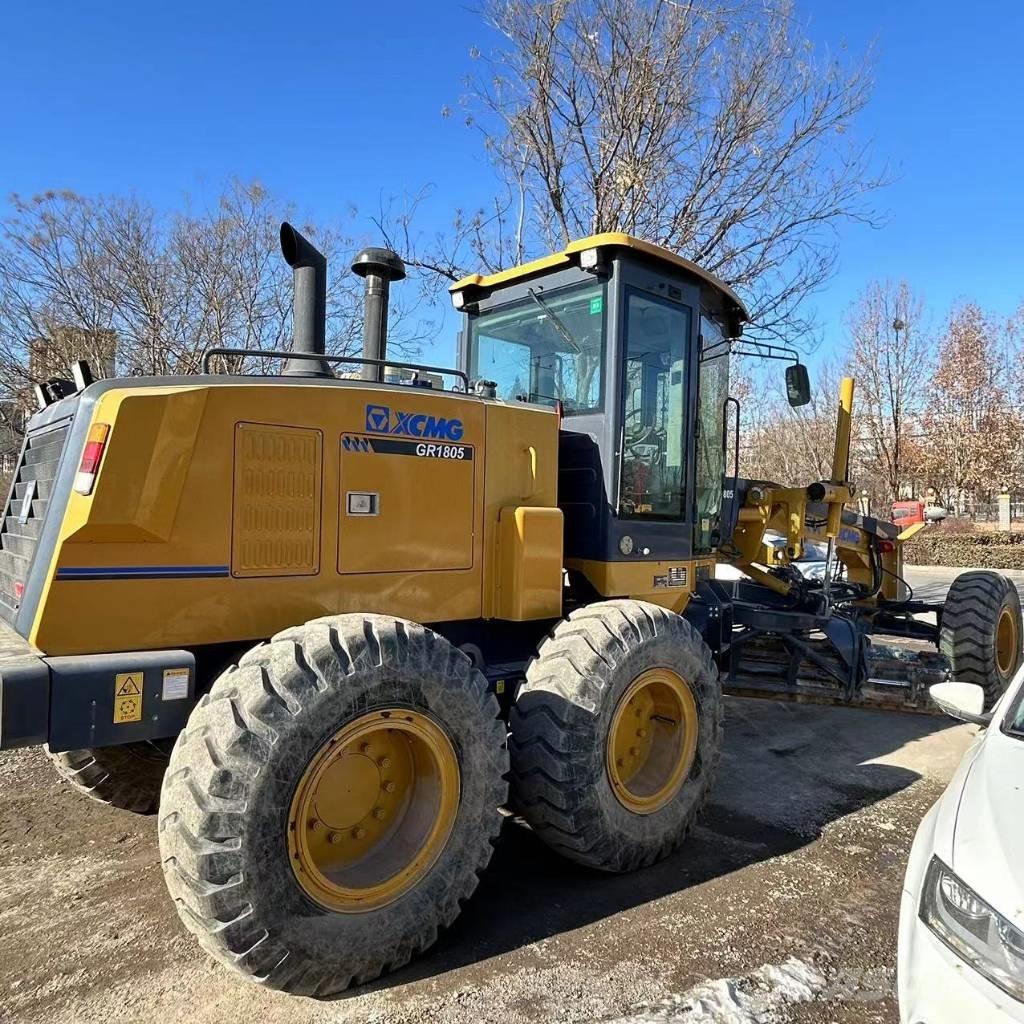 XCMG GR1805 gumikerekes dózer