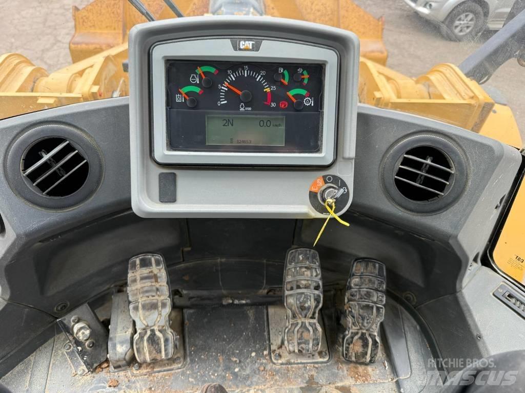 CAT 972 M Gumikerekes homlokrakodók