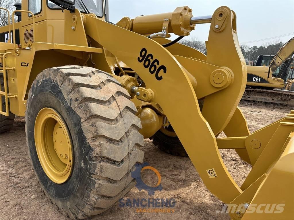 CAT 966 C Gumikerekes homlokrakodók