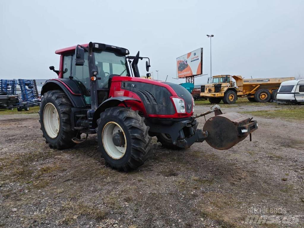 Valtra T 193 Traktorok
