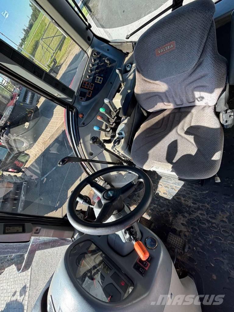 Valtra T 193 Traktorok