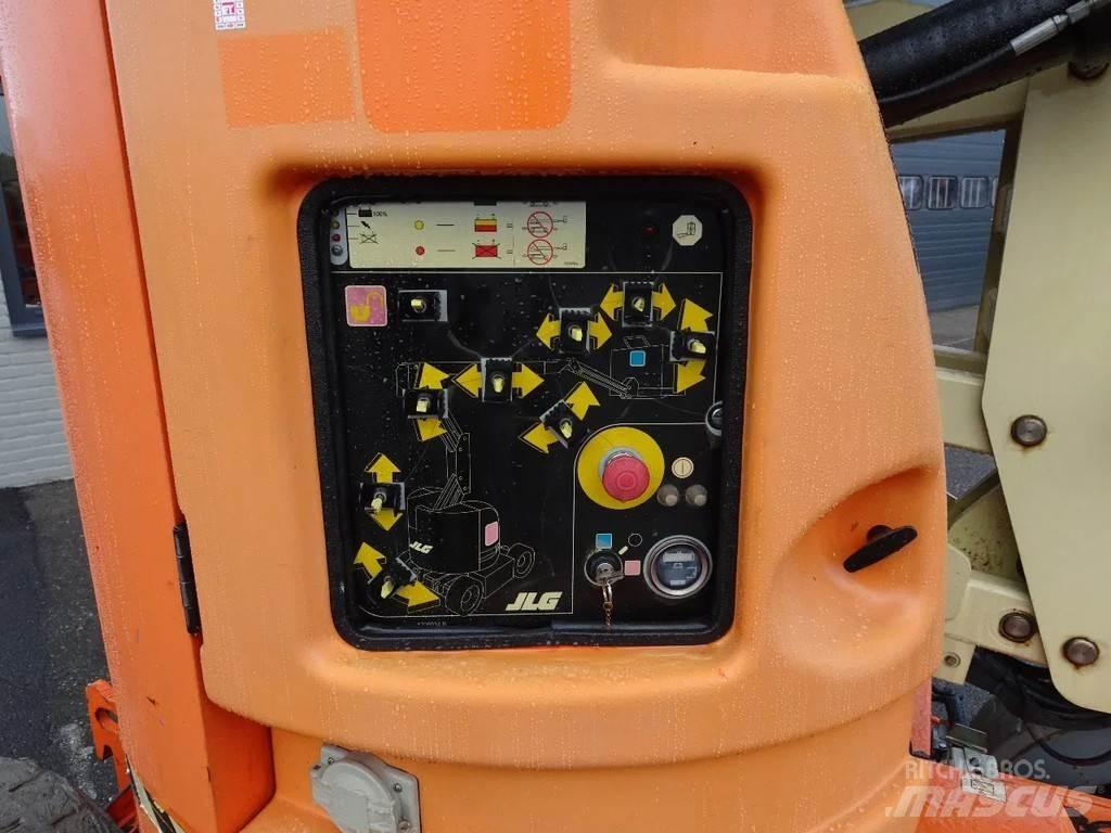 JLG E300AJP Karos emelők