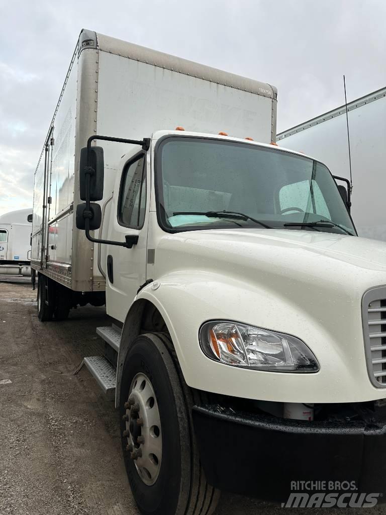 Freightliner M2 106 Dobozos teherautók