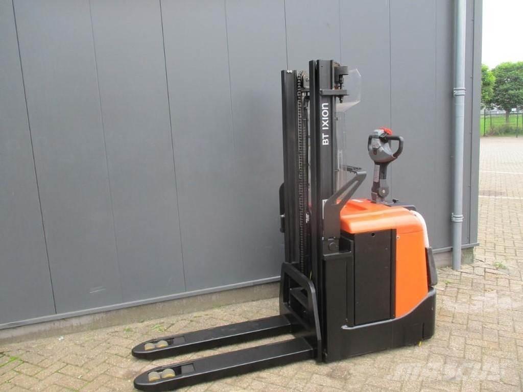 BT SPE125 Vezetőállásos alacsony emelőkocsi