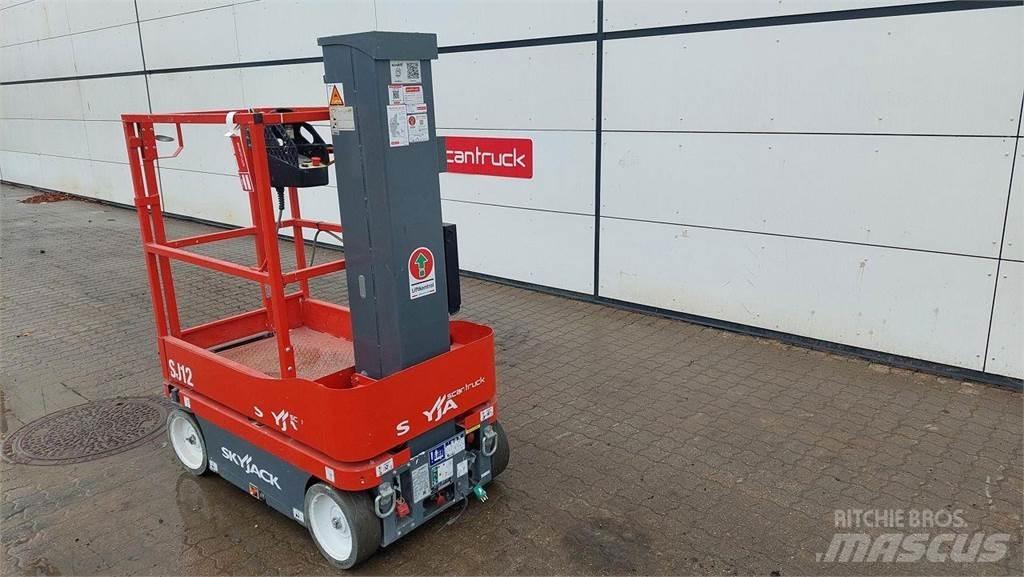 SkyJack SJ12 Személyemelők