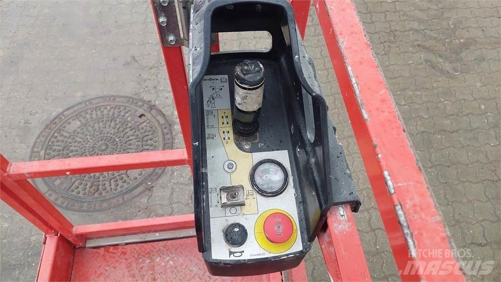 SkyJack SJ12 Személyemelők