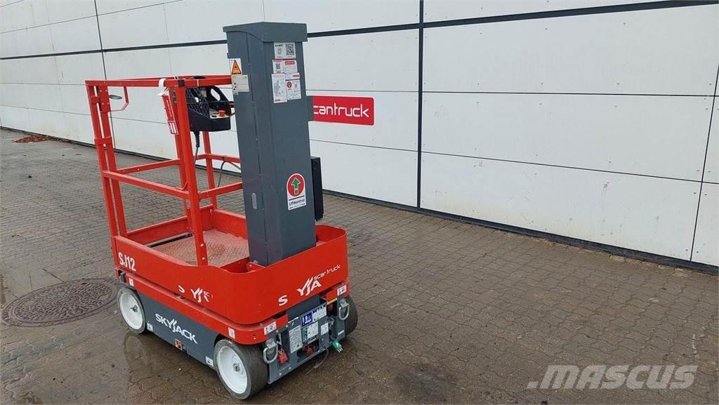 SkyJack SJ12 Személyemelők