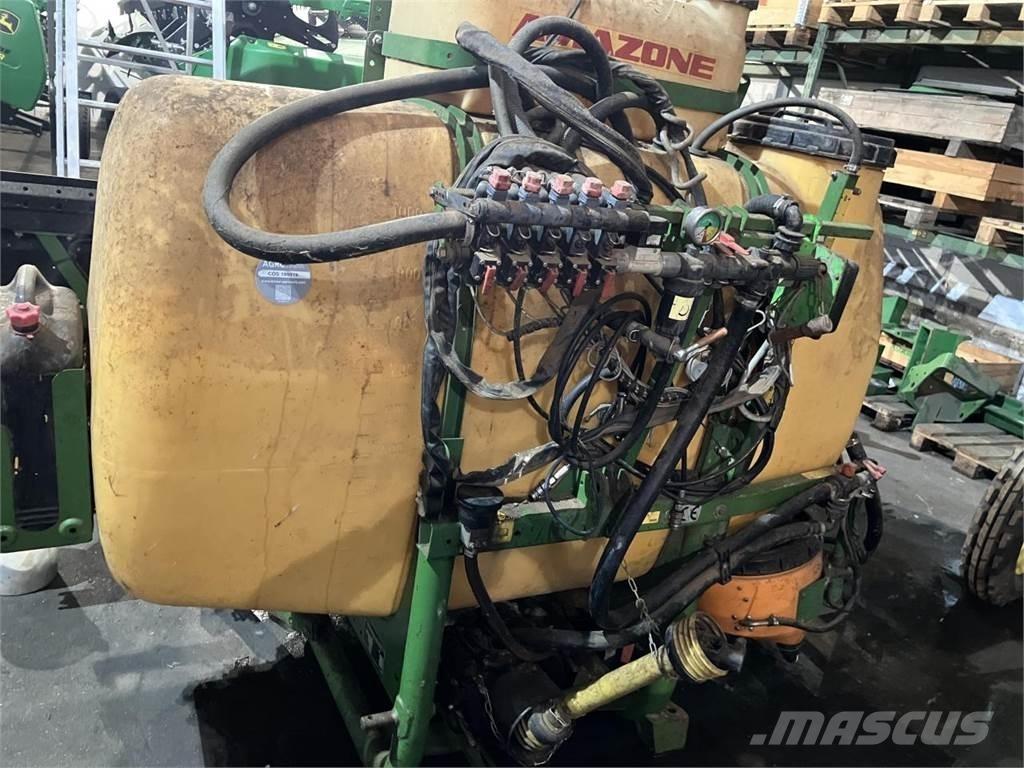 Amazone UF1000 Vontatott trágyaszórók