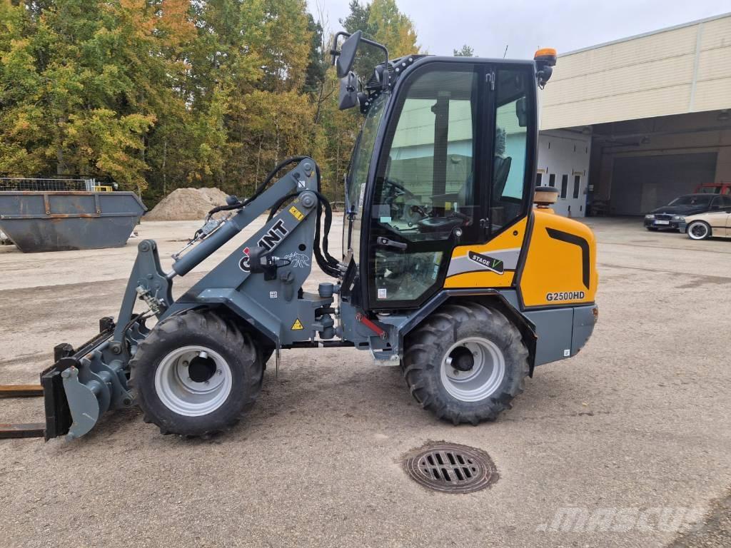 GiANT G 2500 HD Gumikerekes homlokrakodók
