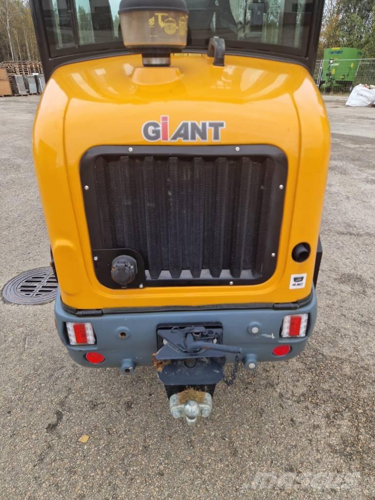 GiANT G 2500 HD Gumikerekes homlokrakodók