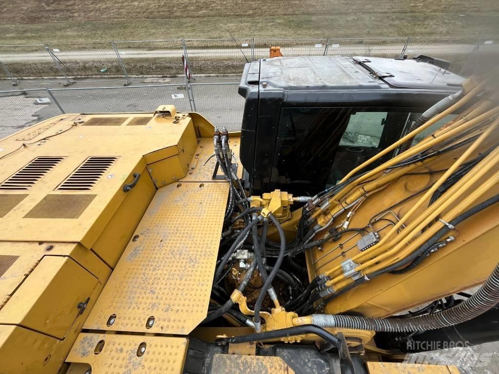 CAT 330 Lánctalpas kotrók