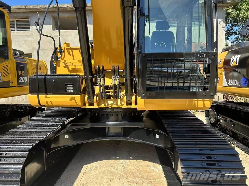 CAT 320 Lánctalpas kotrók