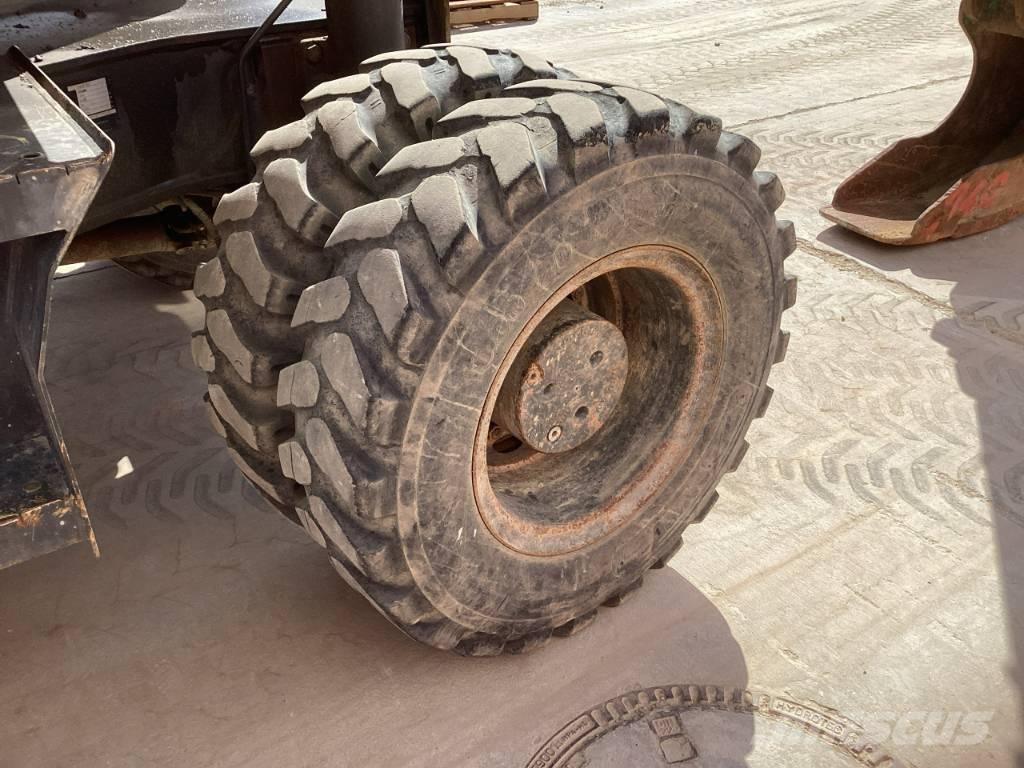 Komatsu PW 160-7E0 Gumikerekes kotrók