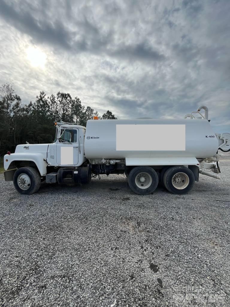 Mack RD 688 Vízszállító teherautók