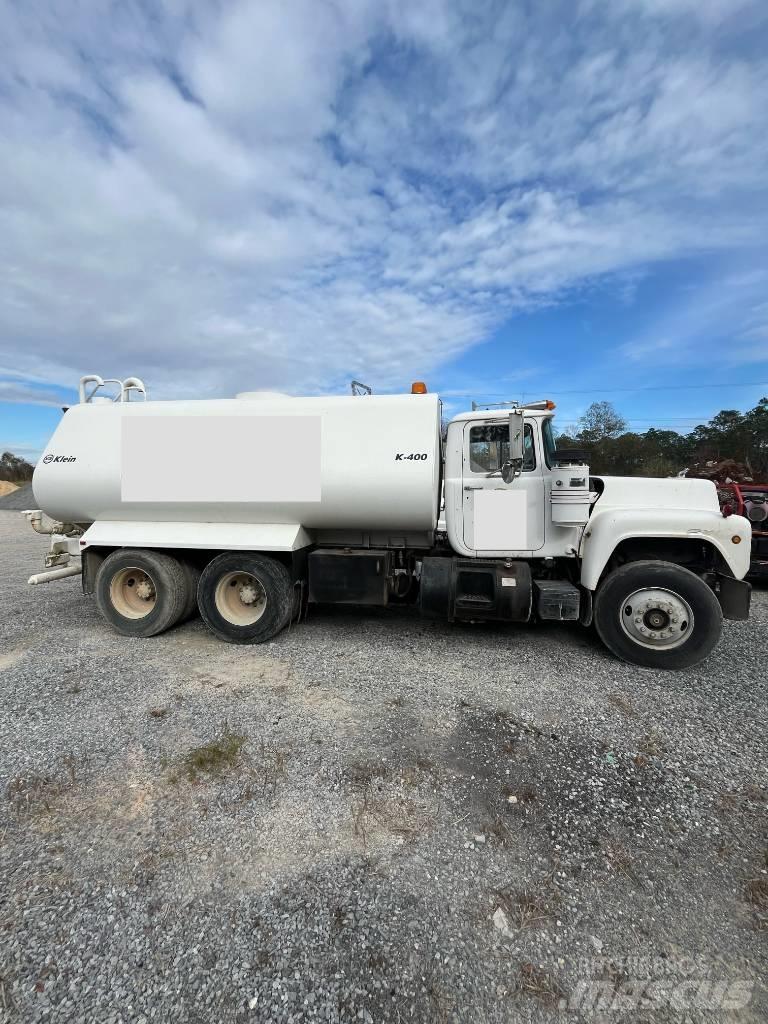Mack RD 688 Vízszállító teherautók