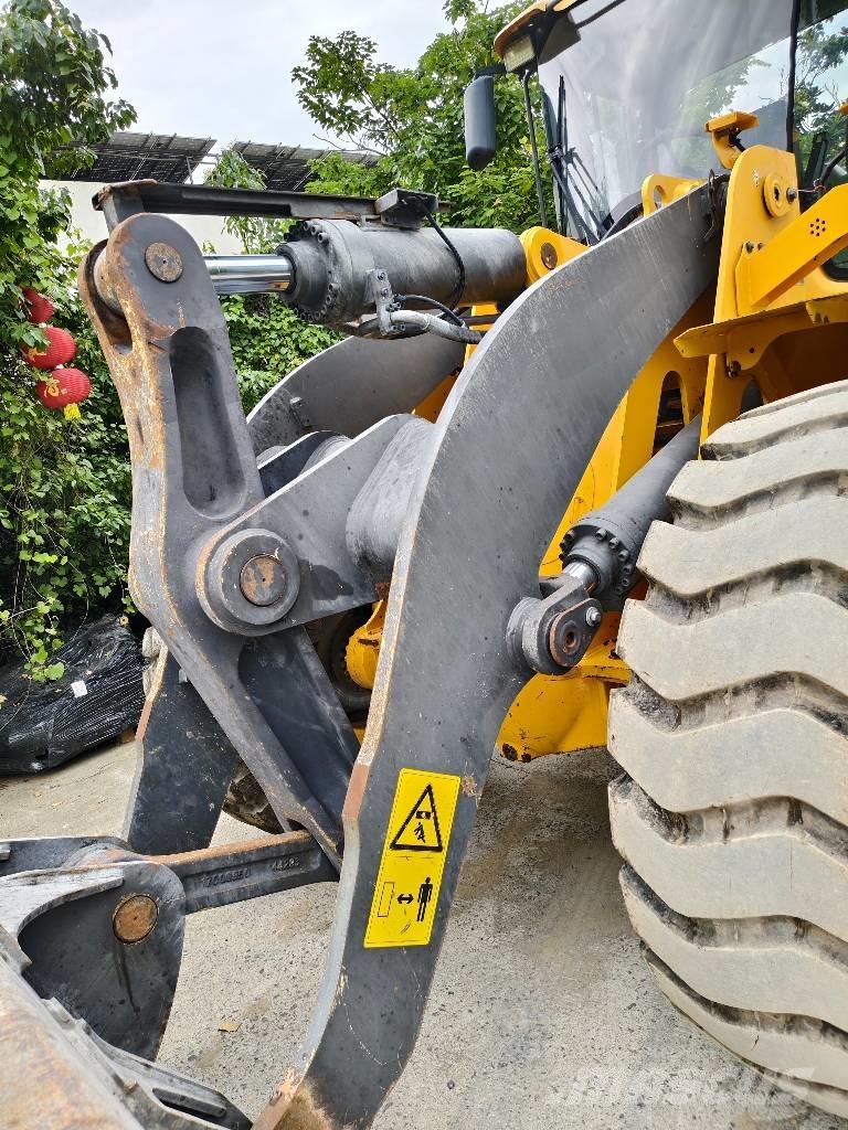 Volvo L 105 Gumikerekes homlokrakodók