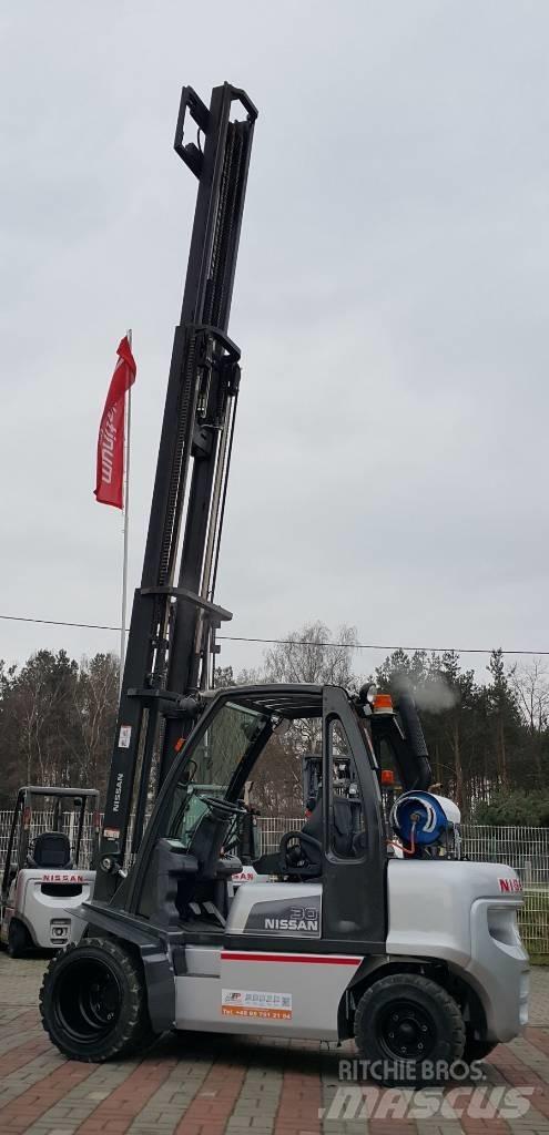 Nissan UGD02A30PQ Gázüzemű targoncák