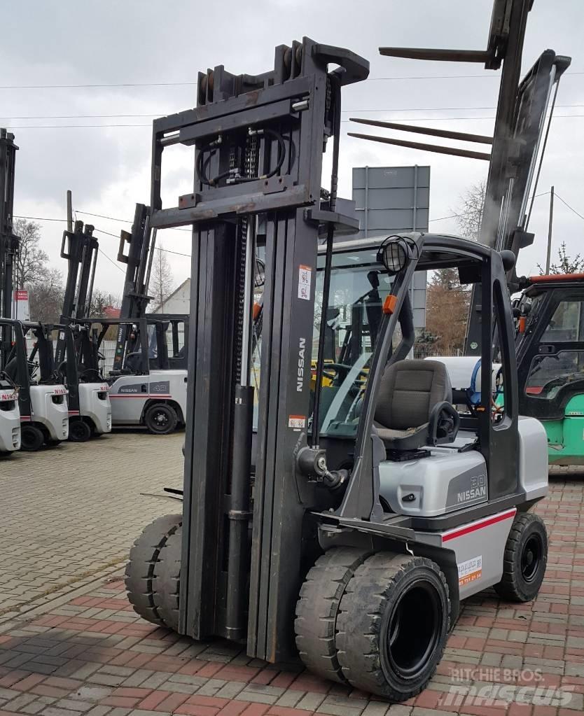 Nissan UGD02A30PQ Gázüzemű targoncák