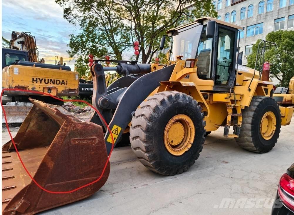 Volvo L 120 Gumikerekes homlokrakodók