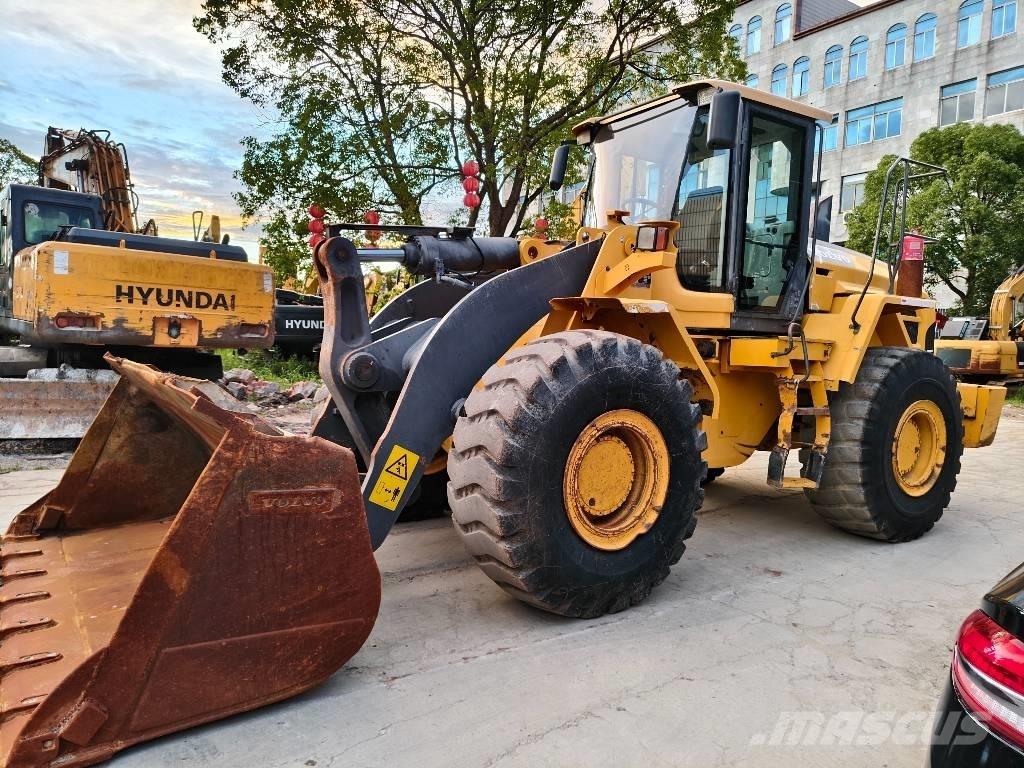 Volvo L 120 Gumikerekes homlokrakodók