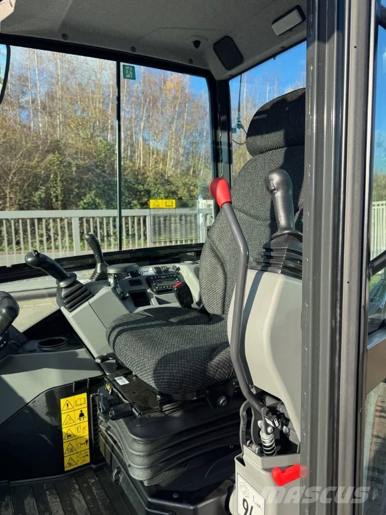 Bobcat E27 Mini kotrók < 7t