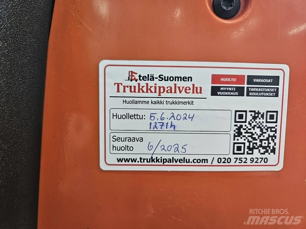 Toyota LWE 200 Vezetőállásos alacsony emelőkocsi