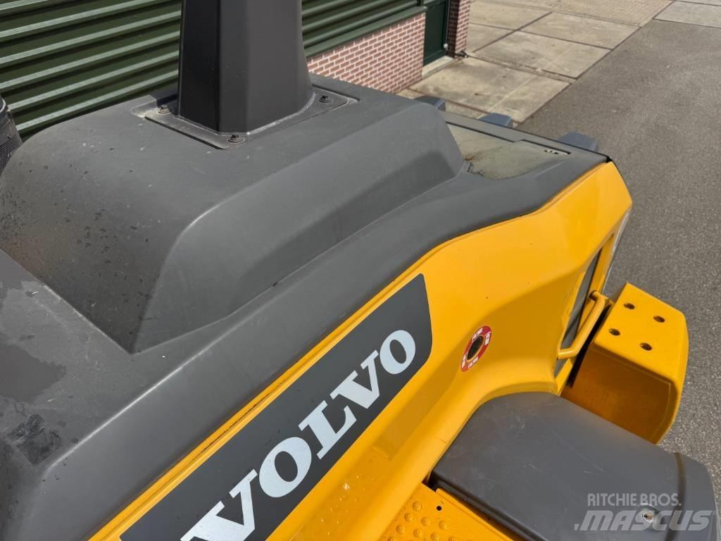 Volvo L 120 H Gumikerekes homlokrakodók
