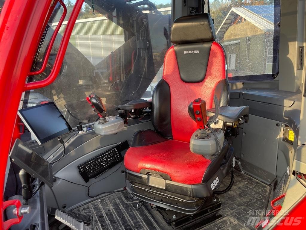 Komatsu 951 Betakarítók