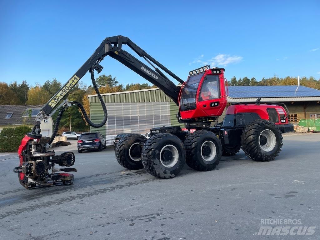 Komatsu 951 Betakarítók