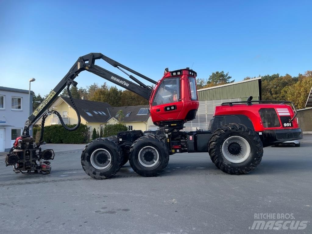Komatsu 951 Betakarítók