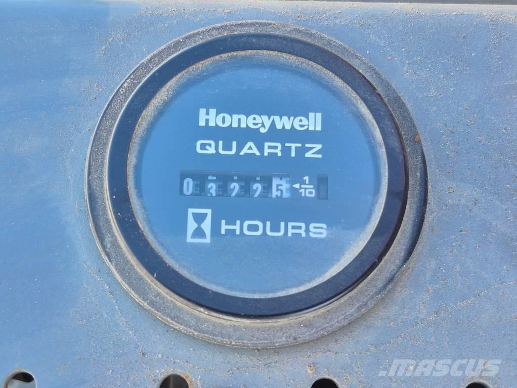 SkyJack SJ 4632 Ollós emelők