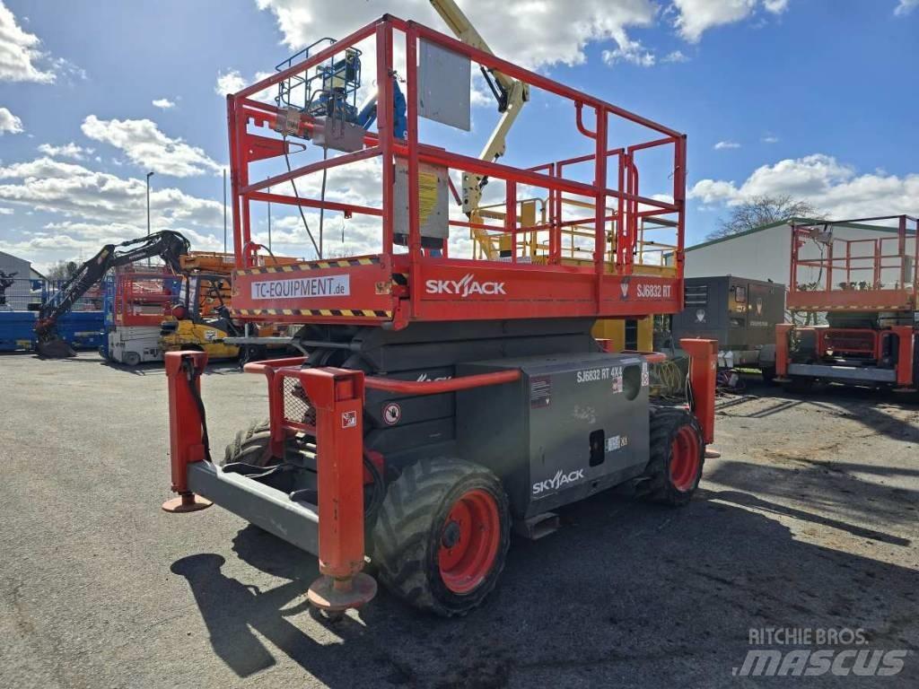 SkyJack SJ 6832 RT Ollós emelők