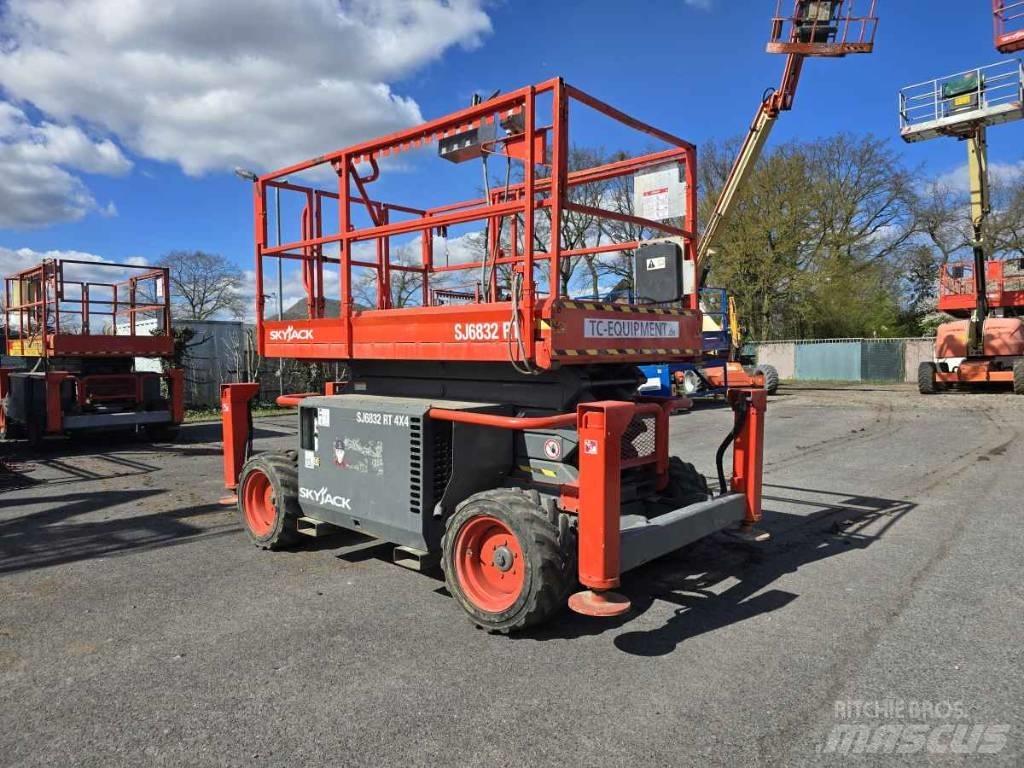 SkyJack SJ 6832 RT Ollós emelők
