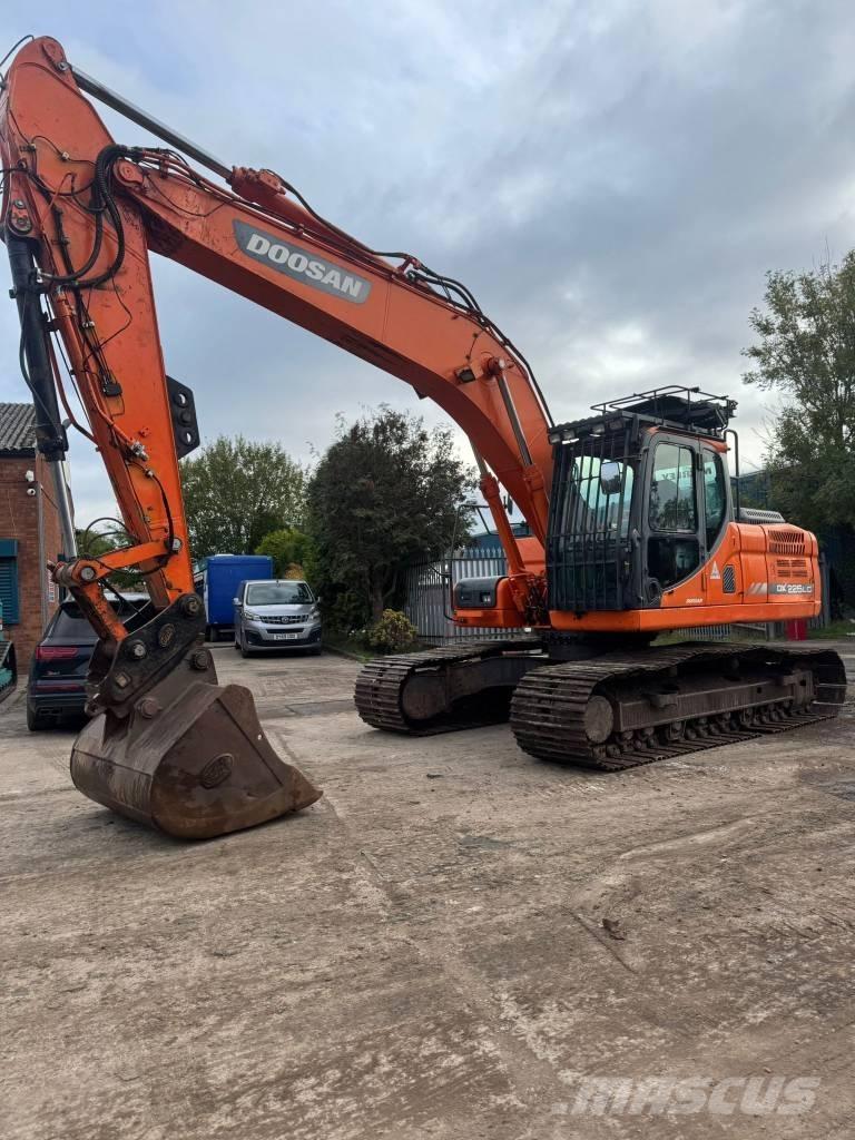 Doosan DX 225 LC Lánctalpas kotrók