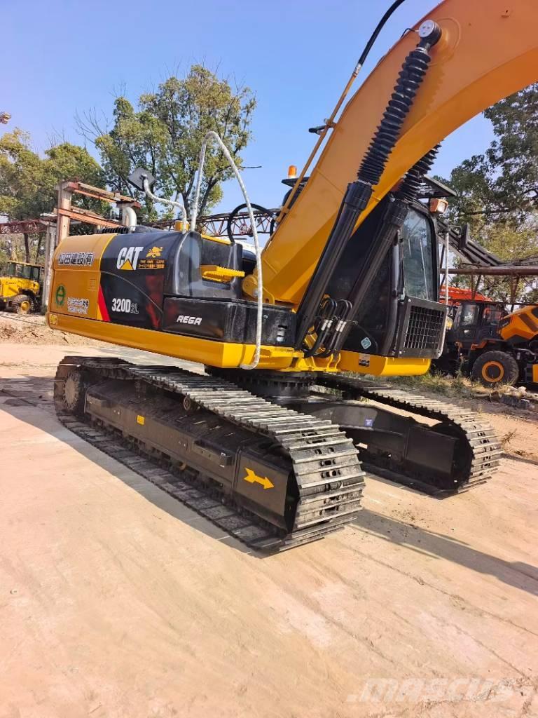 CAT 320 D2L Lánctalpas kotrók