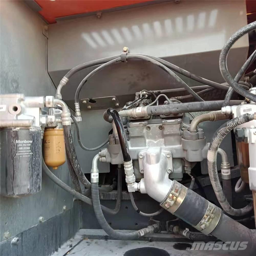 Hitachi ZX210 Lánctalpas kotrók
