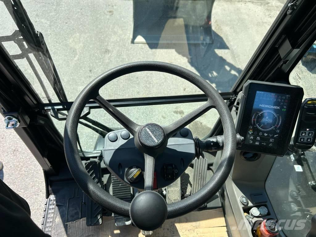 Hidromek HMK 150 WR Gumikerekes kotrók